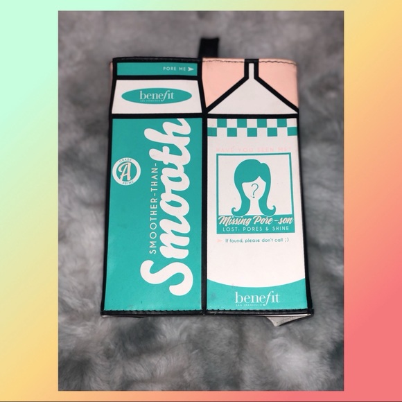 Benefit cosmetics makeup bag - Picture 1 of 4